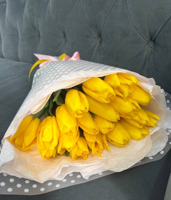 Букет из 19 желтых тюльпанов   #4621