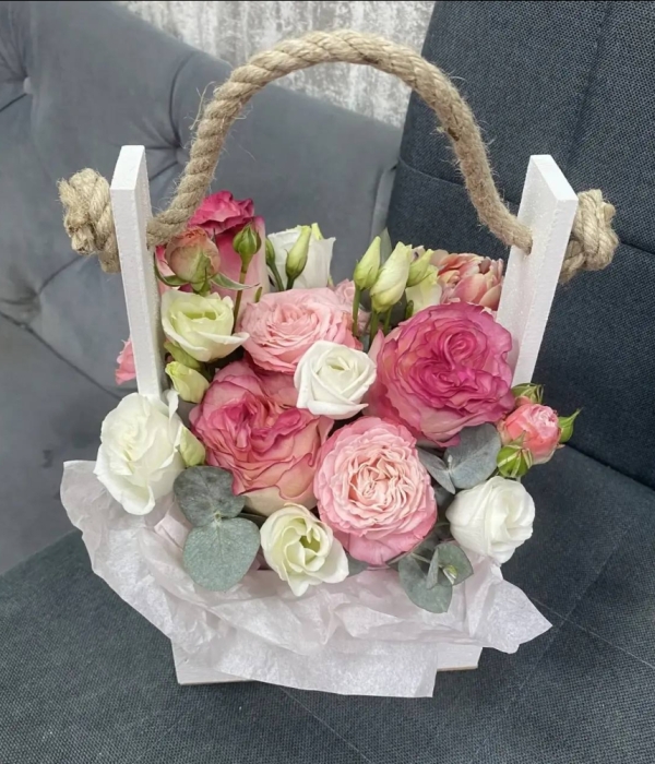 Композиция «Нежность» с розами и эустомой  #4610