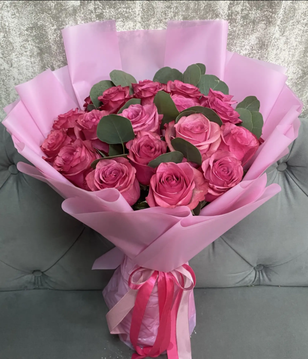 Букет из 23 роз Эквадор с эвкалиптом #4609