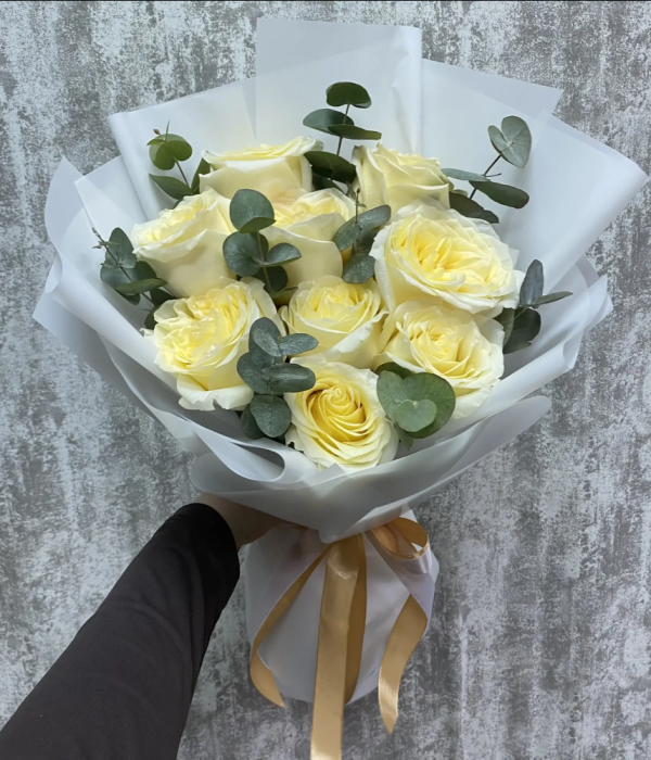 Букет из 9 роз с эвкалиптом #4610