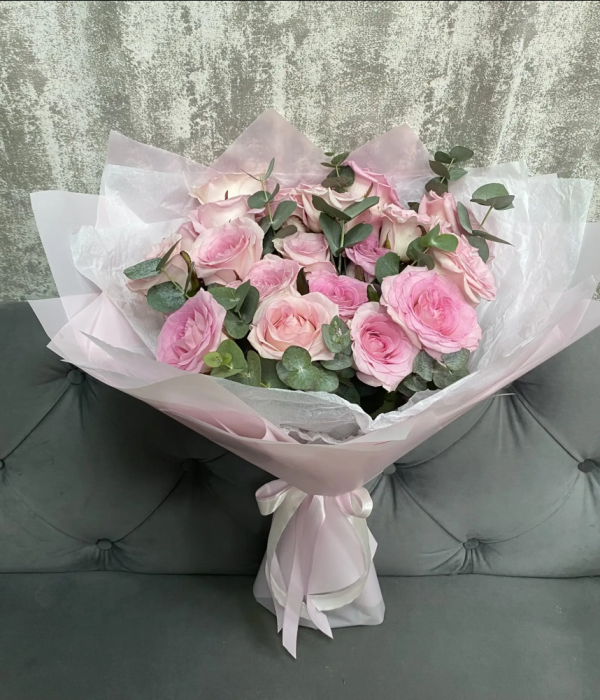 Букет из 21 розы Эквадор с эвкалиптом #4609