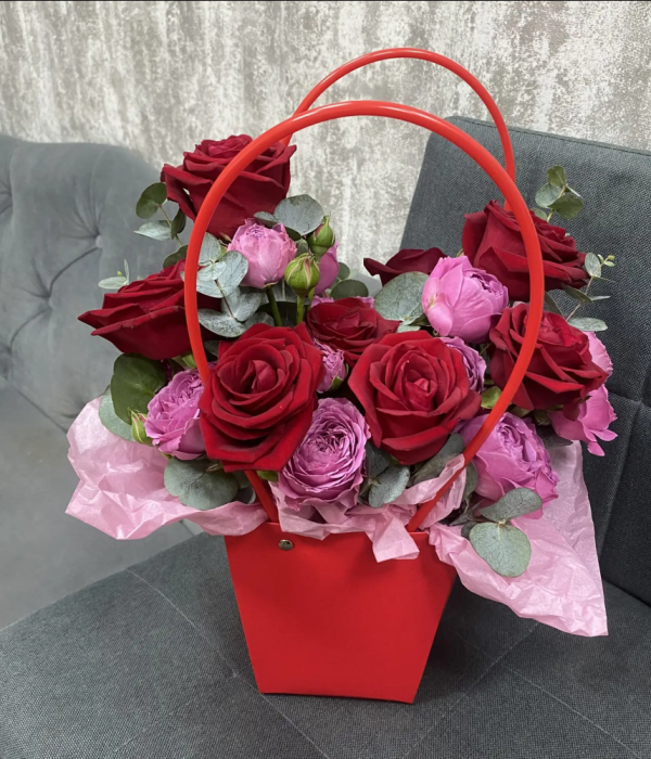 Композиция с розами и эвкалиптом #4615