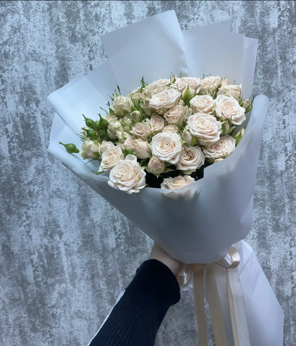 Букет из 7 пионовидных роз Софи под ленту (60 см)  #4621