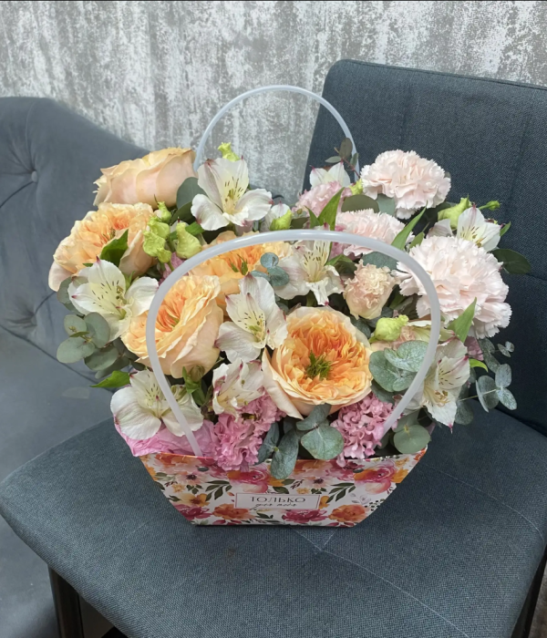 Композиция  «Для тебя» с розами, гвоздикой и эвкалиптом #4593