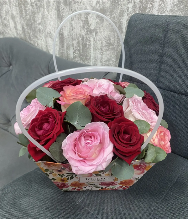 Композиция в сумочке с розами #4621