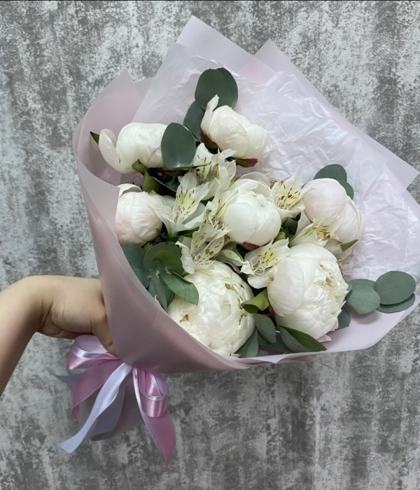 Букет из  9 пионов Гардения #4556