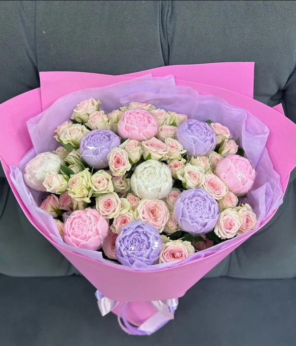 Букет из 7 кустовых роз и 9 шоколадных пионов  #4651