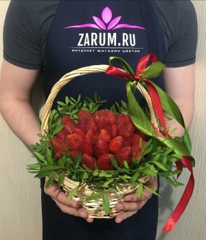 Корзина с клубникой (d 25 см) #1397
