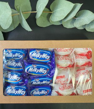 Коробочка с конфетами Рафаэлло и Milky Way #1294