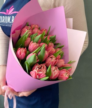 Букет из  25 пионовидных Тюльпанов Колумбус в розовой пленке #2554