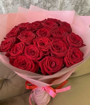 Букет из 19 красных роз (50 см ) #2859