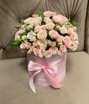 Розовая шляпная коробка с кустовыми розами #2868