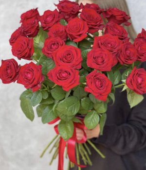 Букет из 25 красных роз Ред Наоми (50 см ) #2882