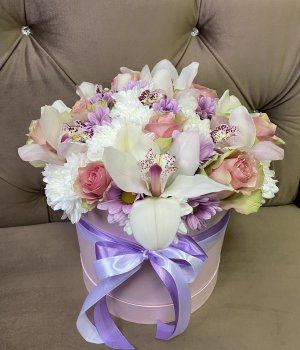 Розовая коробка -микс с орхидеями #2963