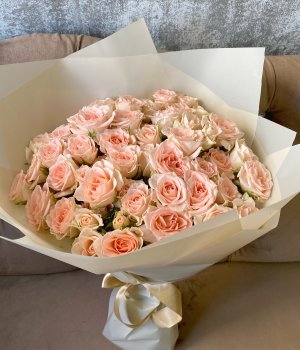 Букет из кремовых кустовых роз (19 шт) #466