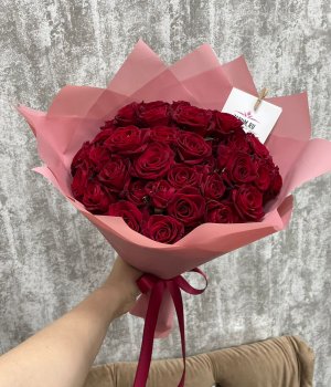 Букет из красных кустовых роз (19 шт) #219