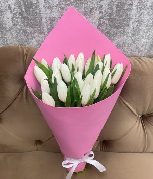 Букет из белых тюльпанов в розовом фоамиране  (25 шт ) #2406
