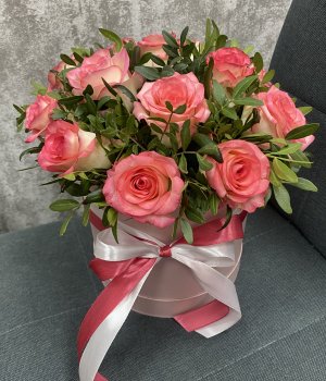 11 роз Джумилия в розовой шляпной коробке #1550