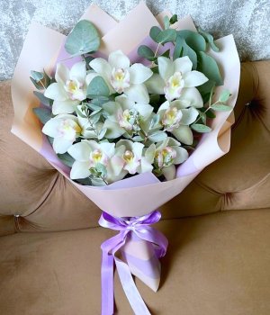 Букет из 9 белых орхидей #3428