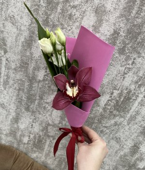 Комплимент с орхидеей и эустомой #3526