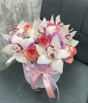 Авторская коробка с орхидеями, розами и хризантемой #2741