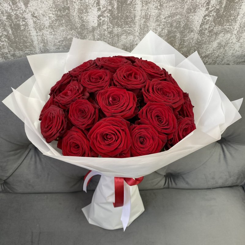 Розы в упаковке: крафт бумага, матовая пленка, фетр, сизаль | Купить в Новосибирске