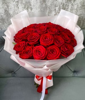Букет из 19 красных роз (50 см) #1962