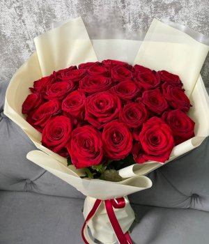Букет из 25 красных роз (50 см) #2033