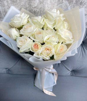 Букет из 15 парфюмированных роз Вайт О’хара #3884