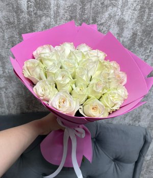 Букет с 25 парфюмированными розами Вайт О’хара #3885