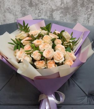 Букет из 9 кустовых роз (40 см ) #3931