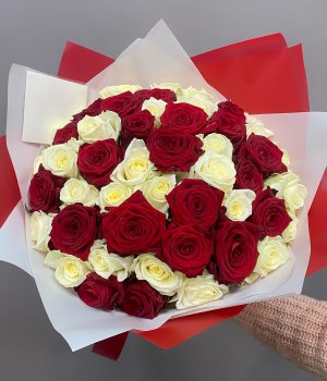 Букет из 51 белой и красной розы (50 см) #339