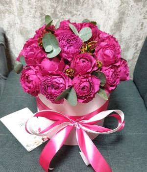 Пионовидные розы Рич  Баблз в розовой шляпной коробке #1970