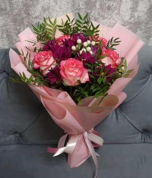 Букет с хризантемой и розами #2687