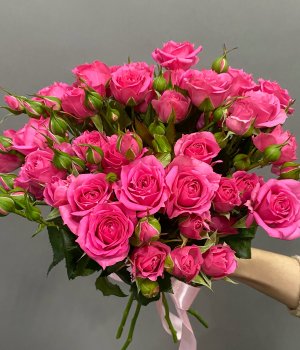 Букет из розовых кустовых роз (9 шт ) #3953