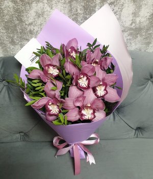 Букет из 7 розовых орхидей #2931
