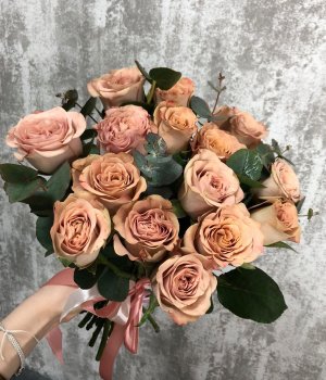 Букет из 15 роз Каппучино и эвкалипта  (40 см) #3918