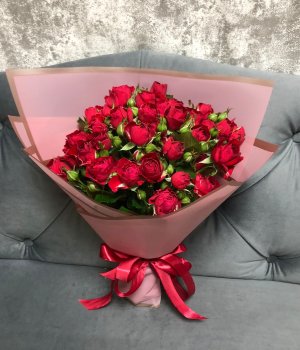 Букет из 9  красных кустовых роз ( 40 см ) #1800