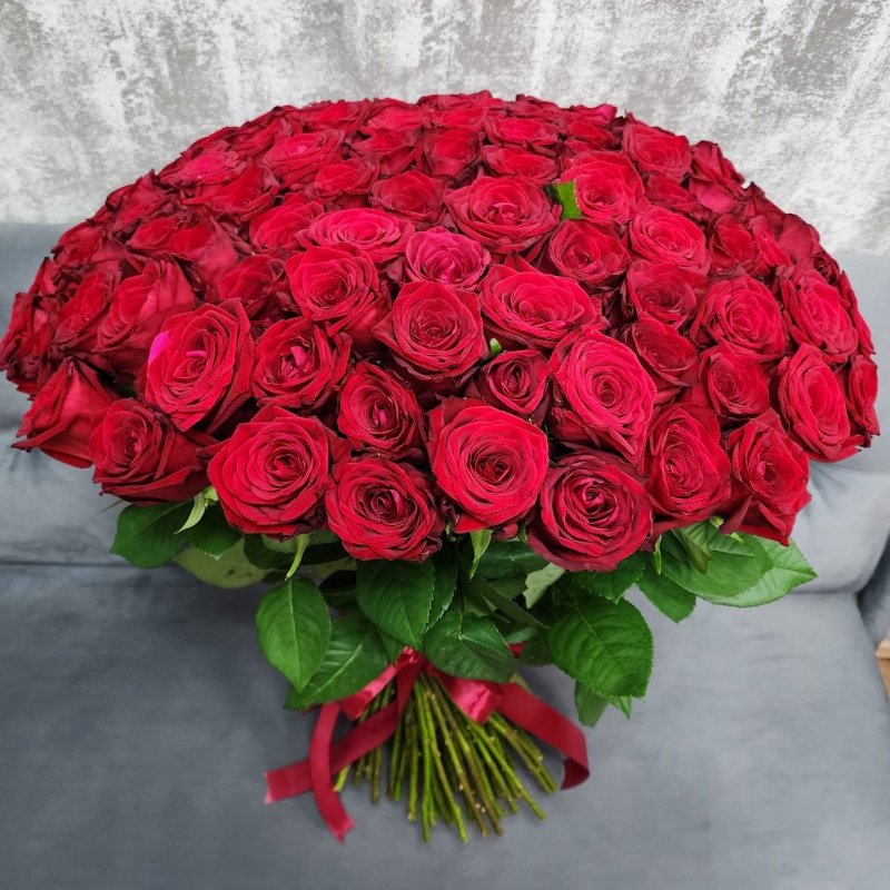 Букет из красных роз (101 шт) купить с доставкой в интернет-магазине за  10008р. Позиция № 135