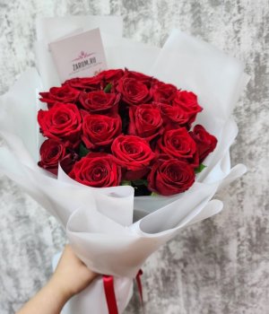 Букет из 19 красных роз  в матовой пленке (50 см  ) #3159
