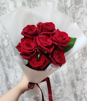 Букет из 7 красных роз (50 см ) #3285