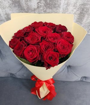Букет из 15 красных роз (50 см) #1272