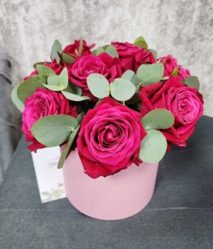 Мини-коробка с 9 розами Шангрила #2211