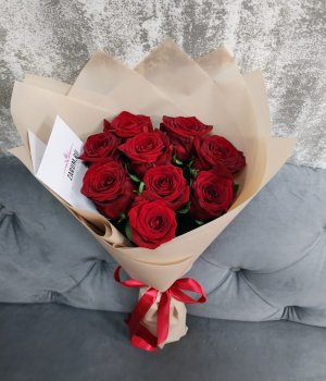 Букет из 9 красных роз в бежевой пленке  (50 см ) #1925