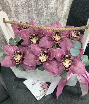 Авторский ящик с  7 розовыми орхидеями #2470