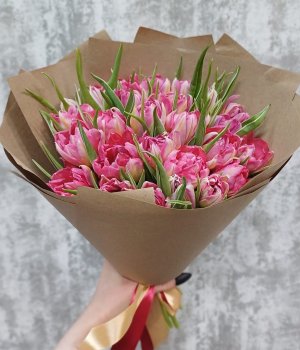 Букет из розовых, пионовидных тюльпанов в крафте  (25 шт) #683