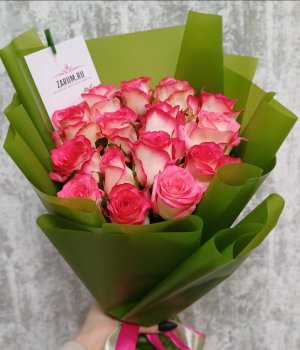 Букет из 15 роз Джумилия  в зеленой пленке (50 см ) #2991
