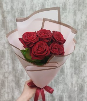 Букет из 5 красных роз (50 см ) #3620