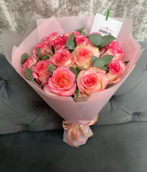 Букет из 15  роз  Джумилия и эвкалипта  (50 см ) #3111