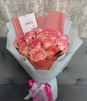 Букет из 15  роз  Джумилия в двухцветной пленке  (50см ) #2708